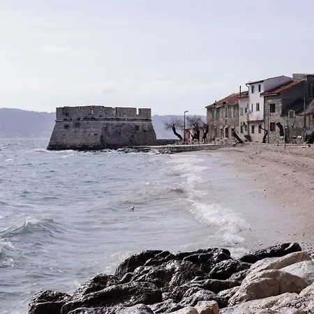 House Nevenka * Kaštel Stari