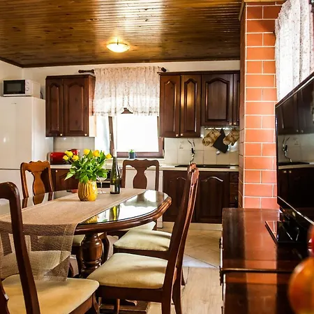 House Nevenka * Kaštel Stari